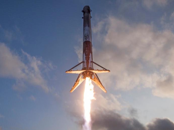 Falcon 9 відправила на МКС “вантажівку” і приземлилася на баржу, скріншот відео