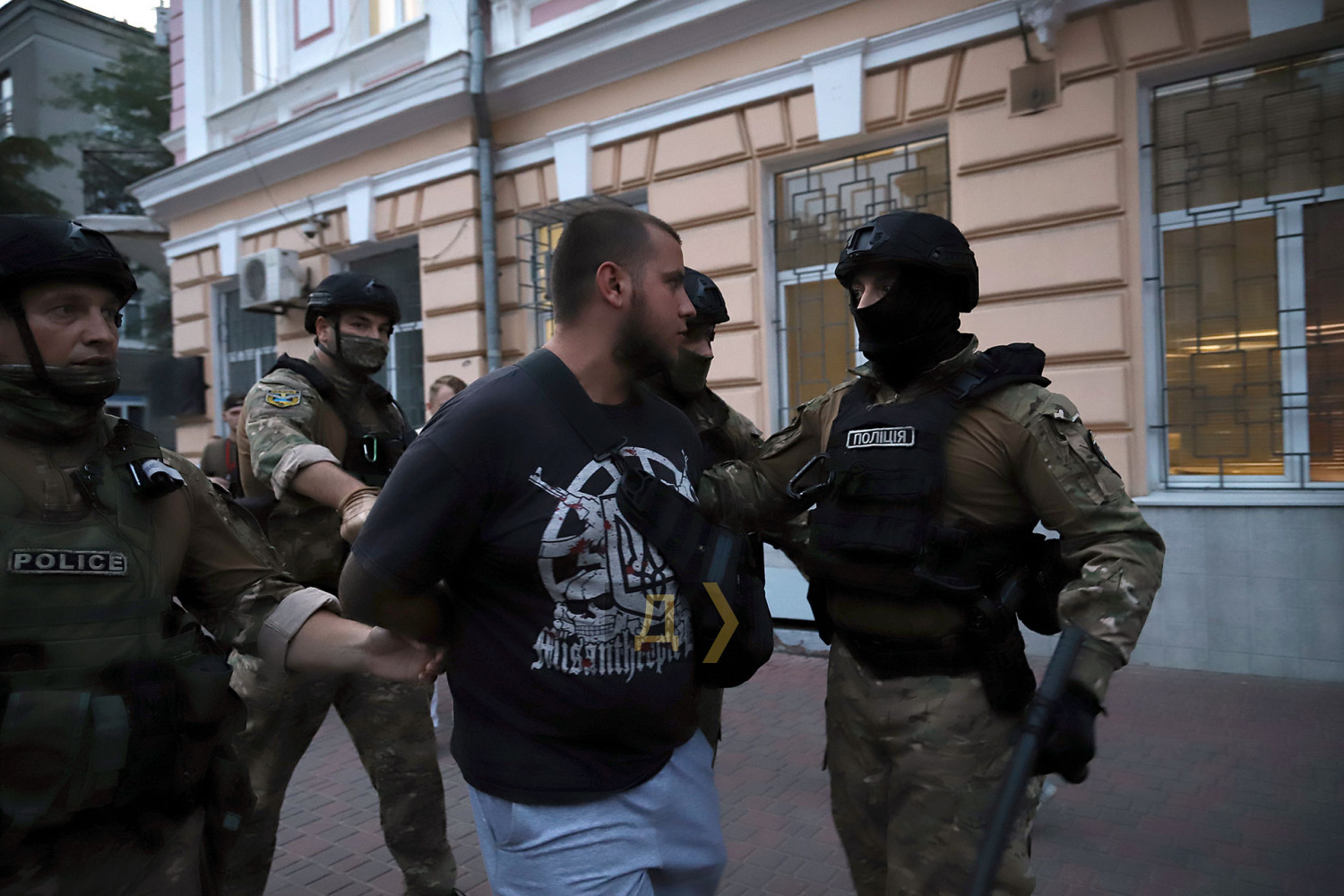 На ЛГБТ-марш в Одессе напали, полиция опубликовала противоречивое фото задержанных, фото - Думская