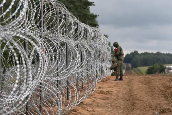 Польща через навалу мігрантів запровадила НС на кордоні з Білоруссю