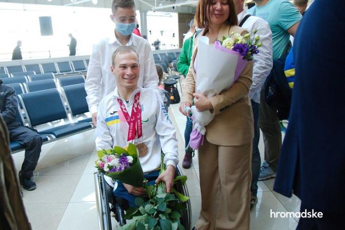 Украинские паралимпийцы вернулись из Токио. Фото: Громадське