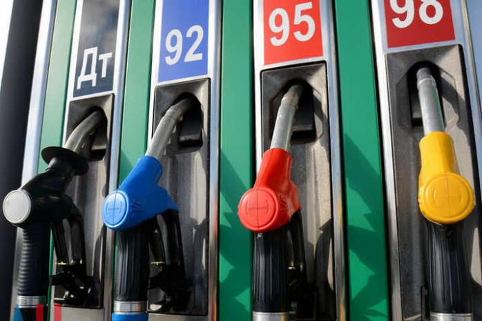 Ціни на бензин в Україні досягнули психологічної позначки. Фото: Главком