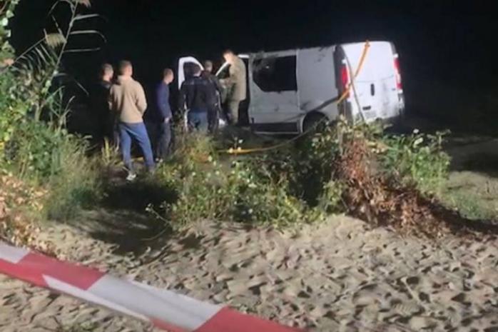 Мікроавтобус впав в озеро під Харковом, пасажири загинули 