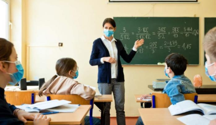Вакцинація вчителів — школи Києва йдуть на рекорд