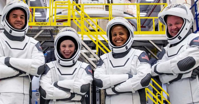 Первые снимки космических туристов на орбите опубликовали в сети. Фото: SpaceX
