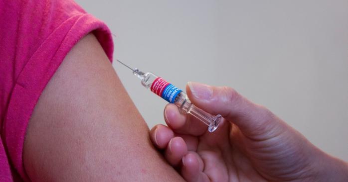 В мире продолжается вакцинация от коронавируса