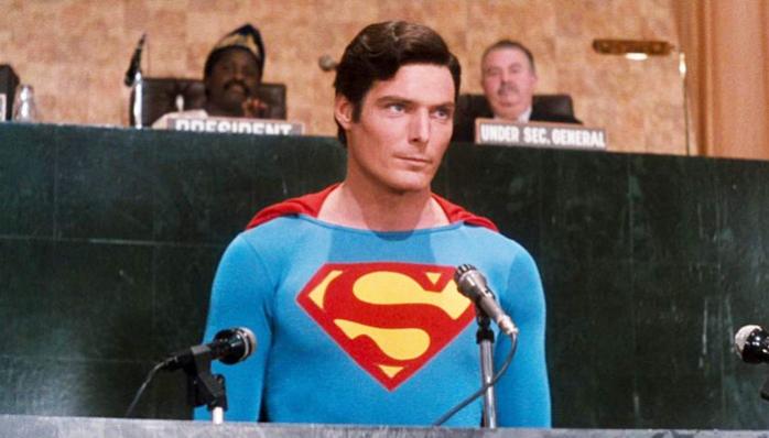 Гугл посвятил дудл легендарному Супермену Кристоферу Риву