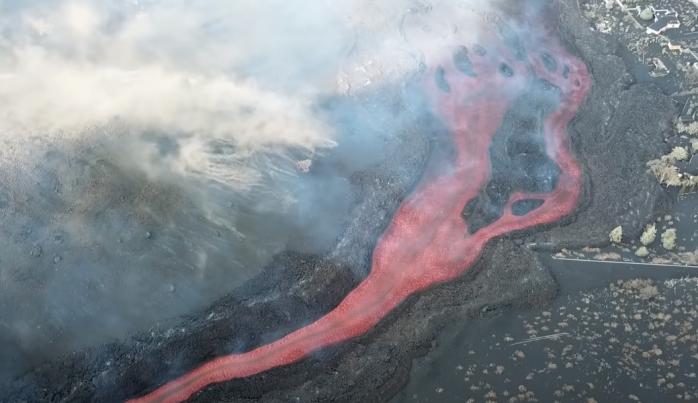 Уникальные кадры извержения вулкана на Канарах. Скриншот с видео