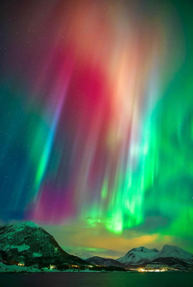 Полярное сияние, вид с Земли Фото: Aurora Borealis Observatory в Фейсбук