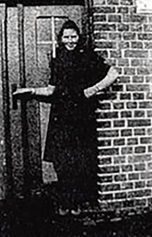 Женщина на работе в концлагере. Фото: Daily Mail