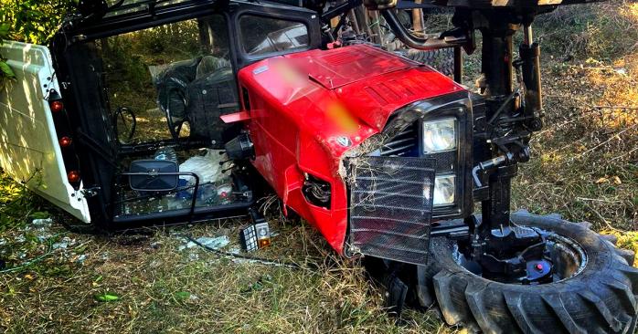 Последствия ДТП с трактором в Одесской области, фото: Нацполиция