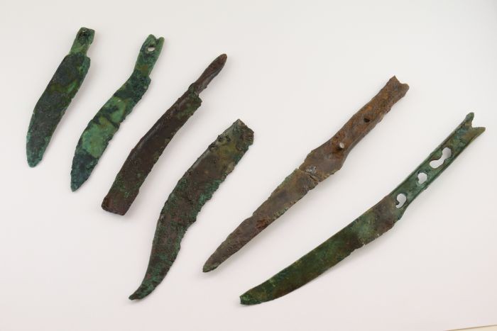 Обнаруженные учеными бронзовые ножи, фото: Andreas Rausch