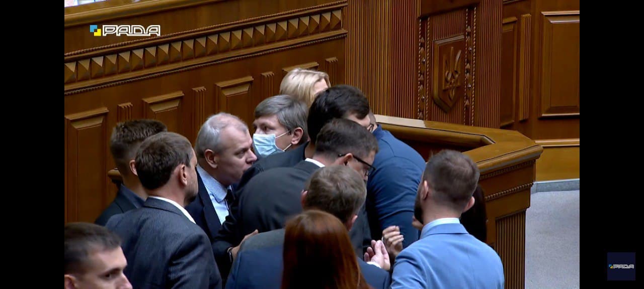 Опозиція двічі знімала Стефанчука на тлі хамства “слуг”, скріншот відео