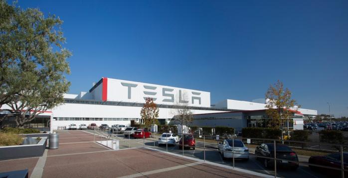 Беспрецедентную сумму выплатит Tesla бывшему сотруднику, фото: Tesla