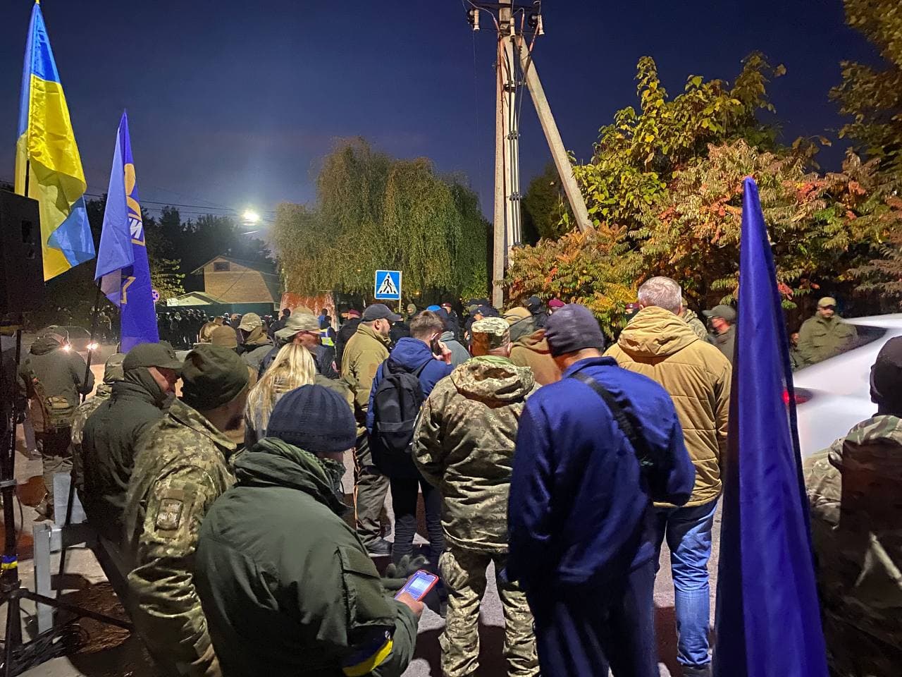 Акция протеста под имением Порошенко в Козине. Фото: Андрей Луганский в Telegram