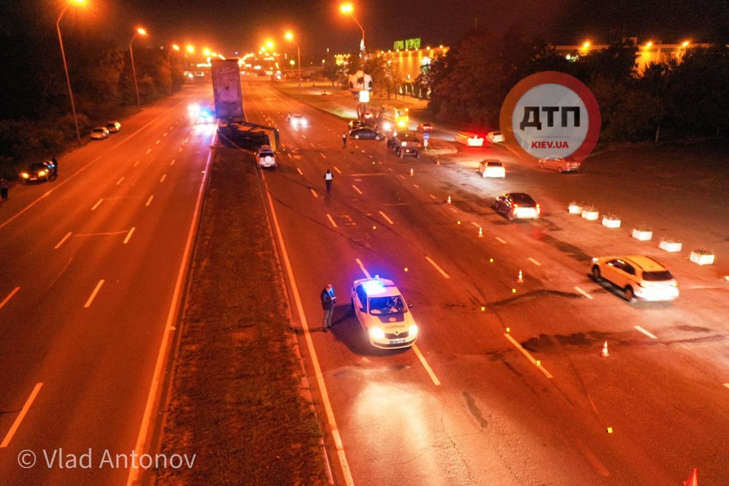 Водитель жив на 50% - подробности ночного тарана маршрутки в Киеве, фото - dtp.kiev.ua