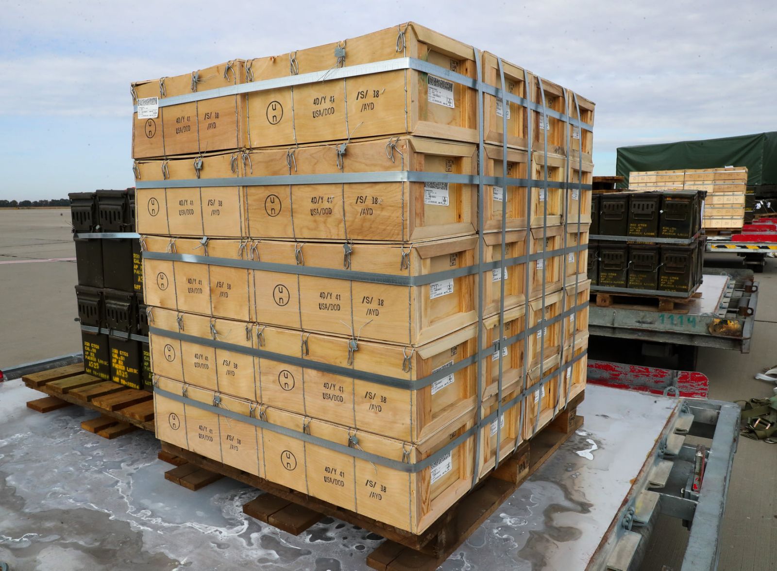 Київ отримав 90 тонн військових вантажів зі США, фото - Посольство США в Україні
