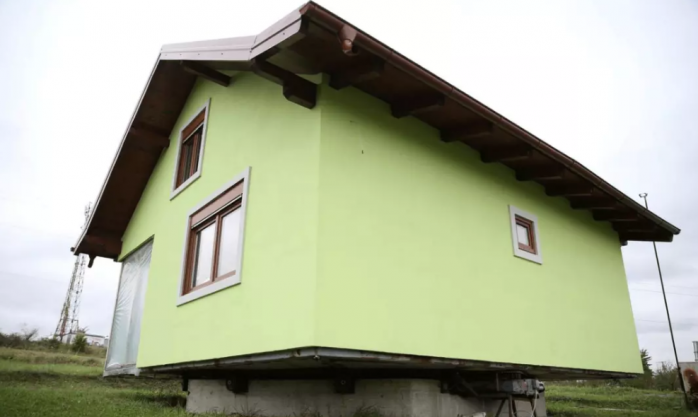 Вот это любовь — мужчина построил жене дом, который вращается, фото - Reuters