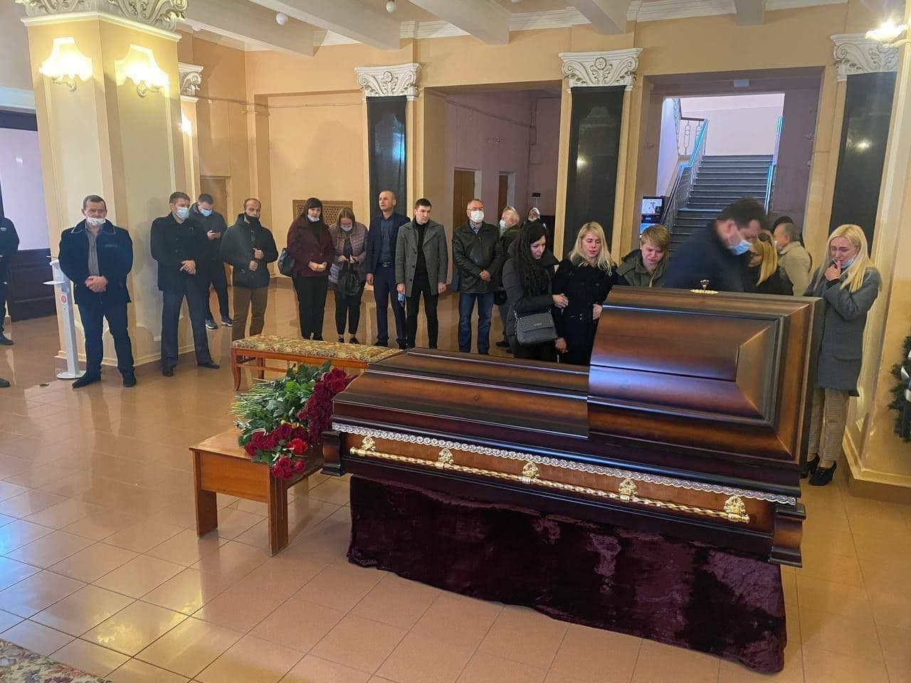 На похороны Полякова в Чернигов приехали Разумков и Скороход