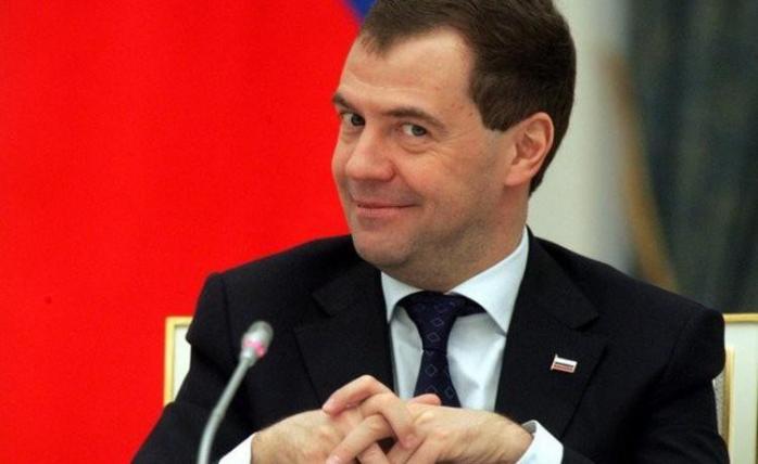 Хамскую статью Медведева на Банковой сравнили с балалайкой. Фото: theworldnews