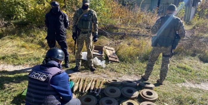 На Луганщині виявили схрон з мінами, фото: СБУ