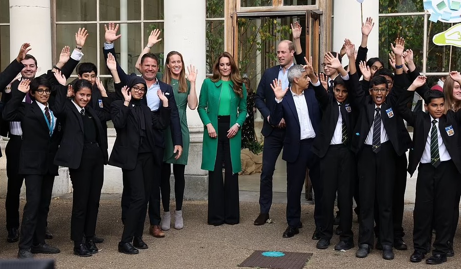 Кейт Миддлтон снова вышла в свет в старой одежде. Фото: PA