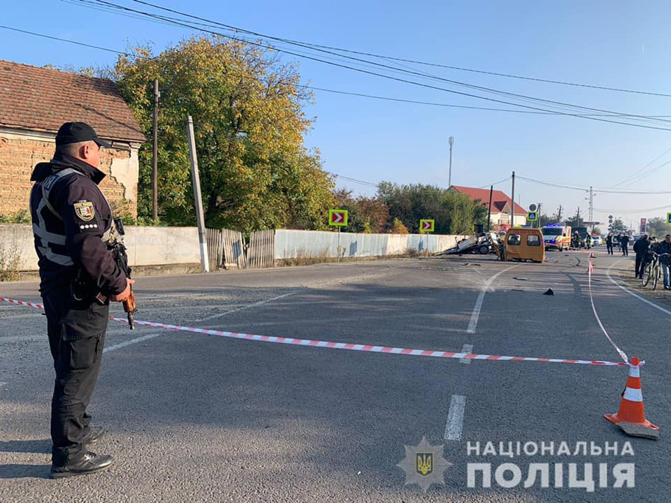 В ДТП на Закарпатье погибли четыре человека - «Рено» протаранил эвакуатор, фото - Нацполиция