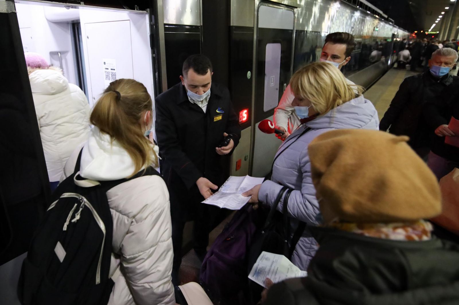 Карантин у транспорті посилили - яка ситуація на вокзалах, фото - РБК-Україна