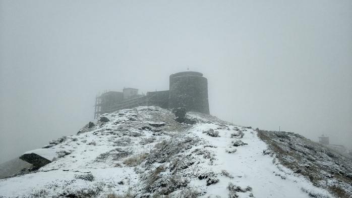 Карпати та окупований Крим засипало снігом