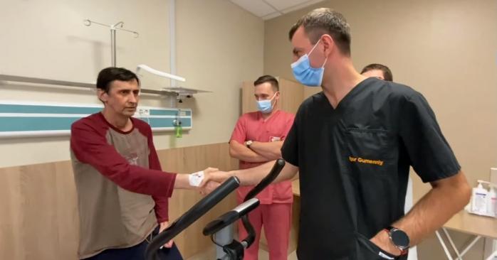 Во Львове выписывают пациента с трансплантированными легкими, скриншот видео