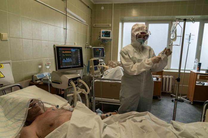 40 швидких на день - влада Києва показала будні ковідної лікарні