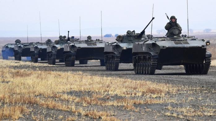 Росія перекинула до українських кордонів війська та танки. Фото: RT