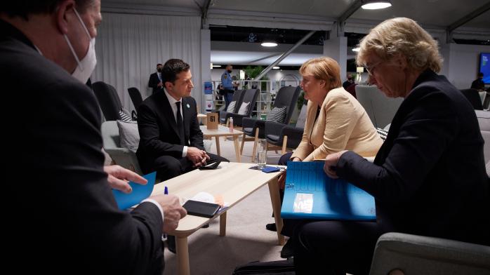 Зеленський зустрівся з Меркель у Британії – що обговорили. Фото: Твіттер