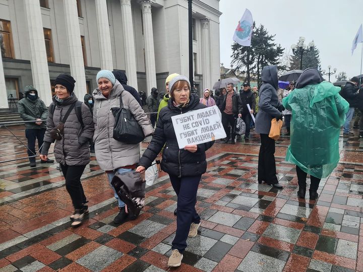 Митинг антивакцинаторов заблокировал Раду — столица в пробках
