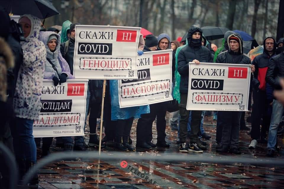 Краще просто помру, ніж буду вакцинуватися - що вимагали мітингарі в Києві, фото - УП