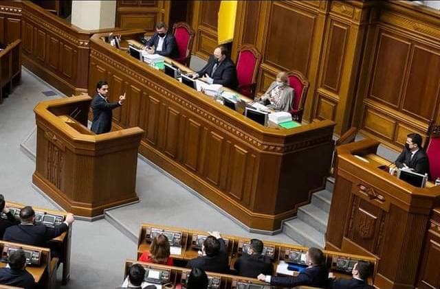Леросу выключили микрофон в Раде после критики Зеленского, нардеп фигурально ответил президенту