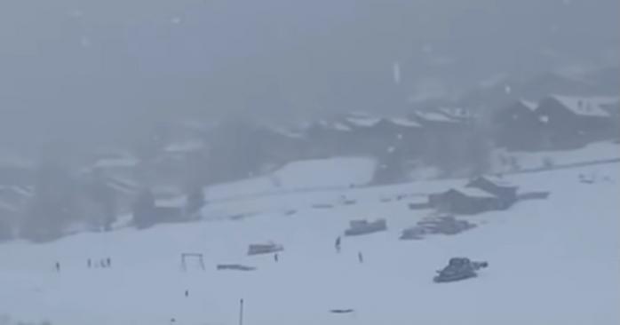 В Альпах прошла сильная метель, скриншот видео
