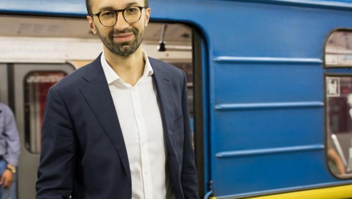 Лещенко в День железнодорожника пожелали плацкартного «комфорта»