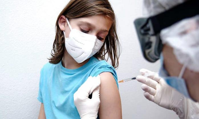Вакцинація підлітків в Україні – як записатися на щеплення. Фото: vchasnoua