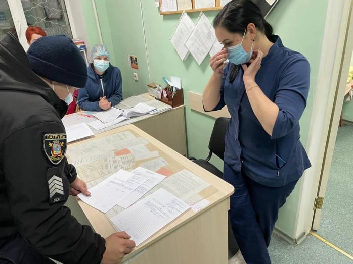 Люди влаштували вночі погром у лікарні Миколаєва, вимагаючи кисень