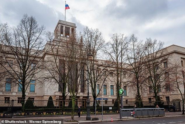 В Берлине погиб дипломат из России, ведомство его отца травило Навального