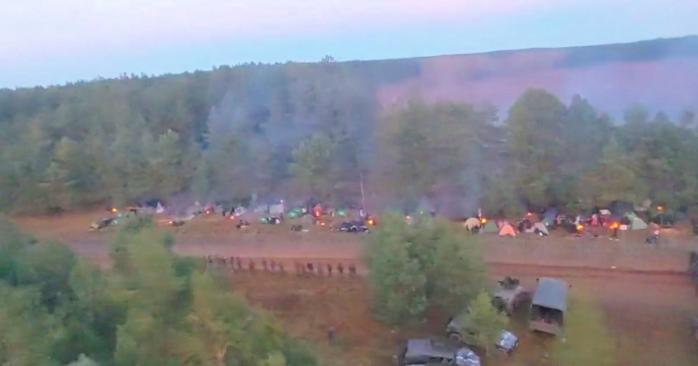 Мигранты штурмуют польско-белорусскую границу, скриншот видео