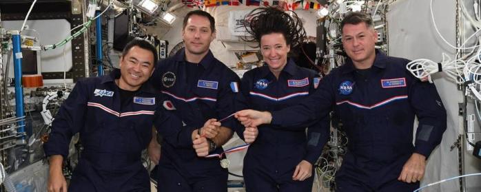 Полгода в космосе — Crew Dragon-2 вернулся на Землю, фото - SpaceX
