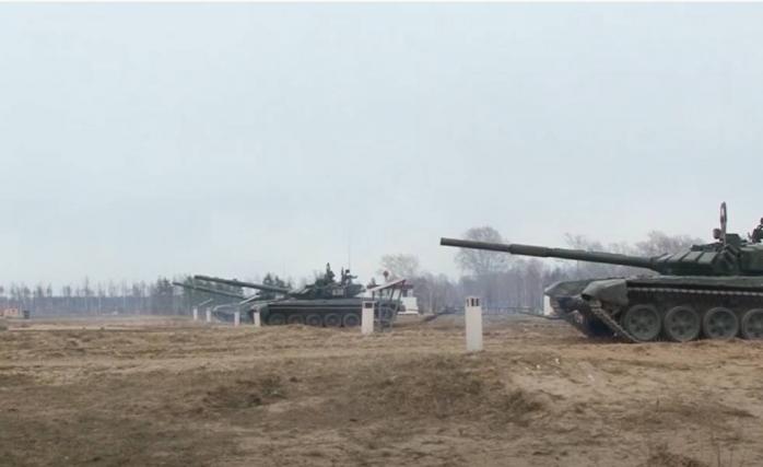 О российских танках у границ Украины написали в Bloomberg