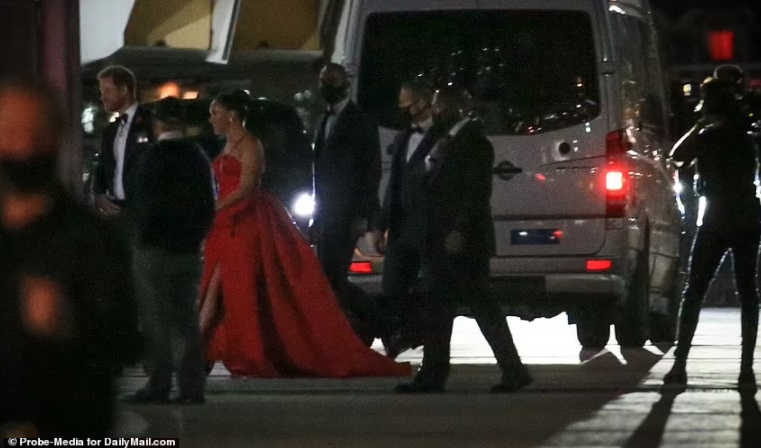 Меган Маркл появилась в ошеломляющем красном платье 