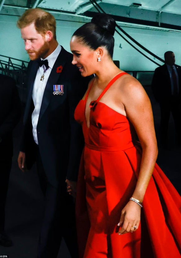 Меган Маркл з’явилася у приголомшливій червоній сукні 