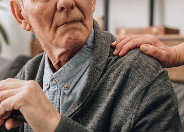 Як зупинити розвиток хвороби Альцгеймера, розповіли вчені. Фото: Depositphotos