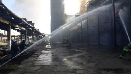 Пожар на заводе «Укртатнафты» – загорелись нефтепродукты. Фото: ГСЧС