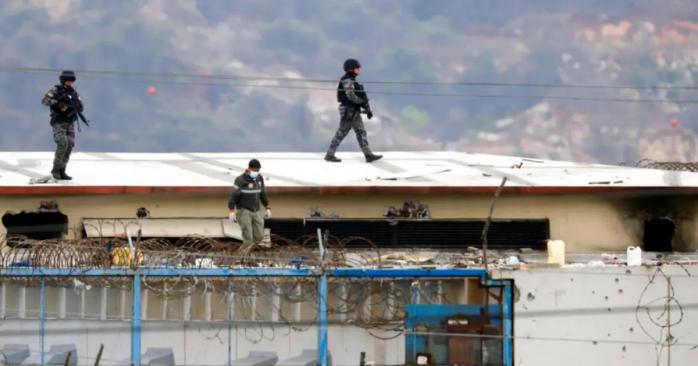 Десятки людей погибли в результате бунта в самой тюрьме Эквадора, фото: AP