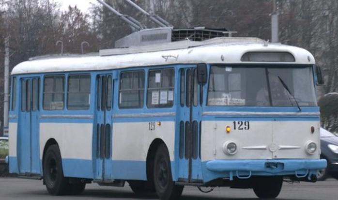 Минздрав проиллюстрировал смертность от «ковида» - 25 троллейбусов с умершими