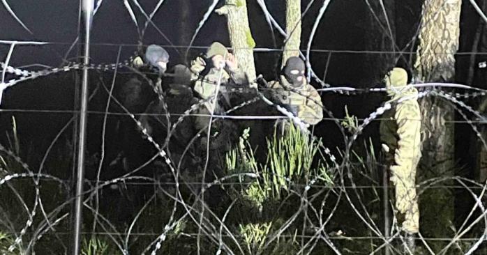 Мігранти продовжують здійснювати спроби прориву зовнішнього кордону Євросоюзу, фото: Міноборони Польщі